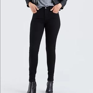 Levis 721 High Rise Skinny in Black